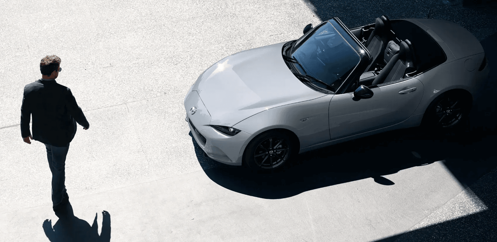 Techo descapotable del Mazda MX-5 visto desde arriba