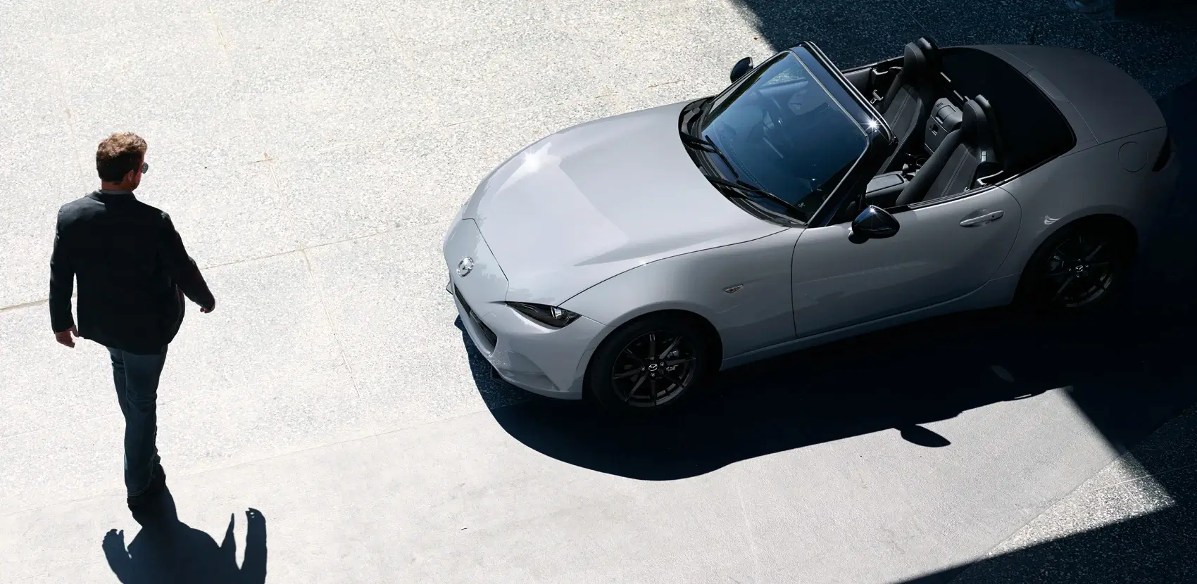 Techo descapotable del Mazda MX-5 visto desde arriba